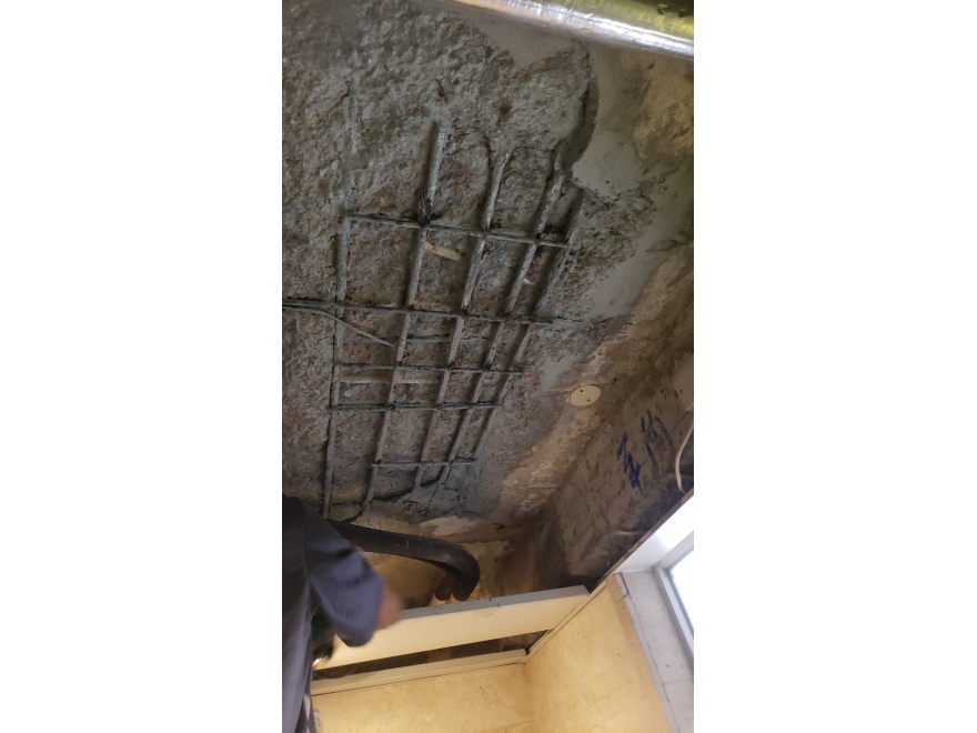 红磡，殖钢筋，塗上防漏防霉物料3
